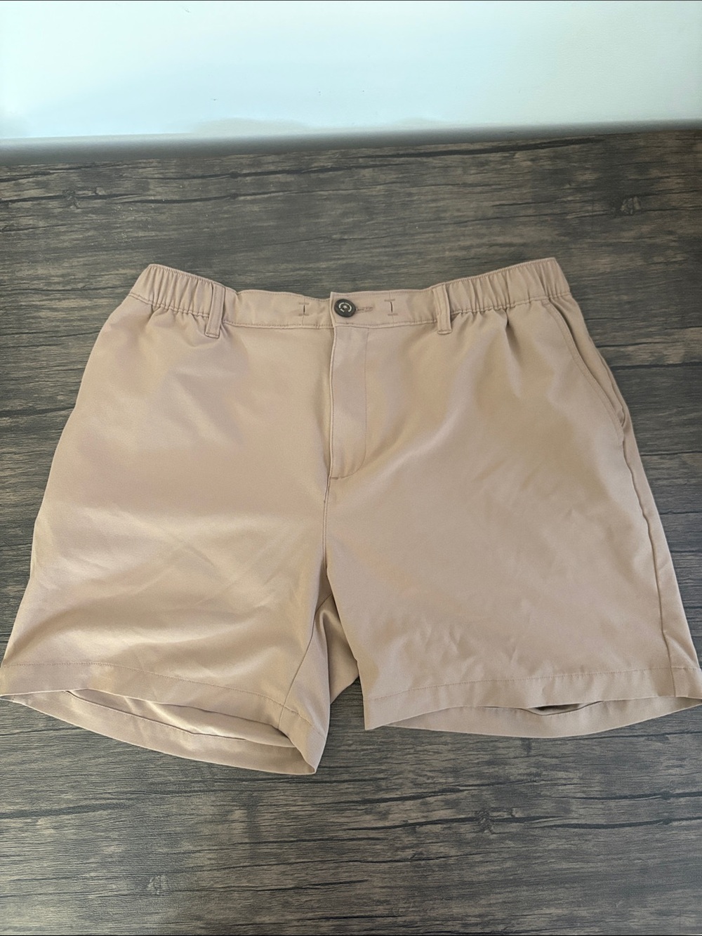 chubbies 6” Khaki Elastic Waist Athletic Shorts